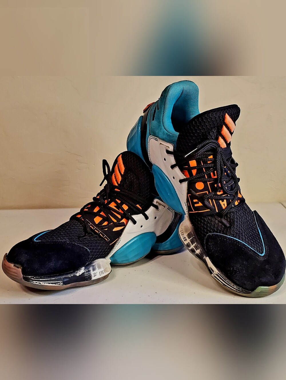Men Sz 6.5/Women Sz 7.5 Release Year 12/19. Teal/Black Leather Orange Detail